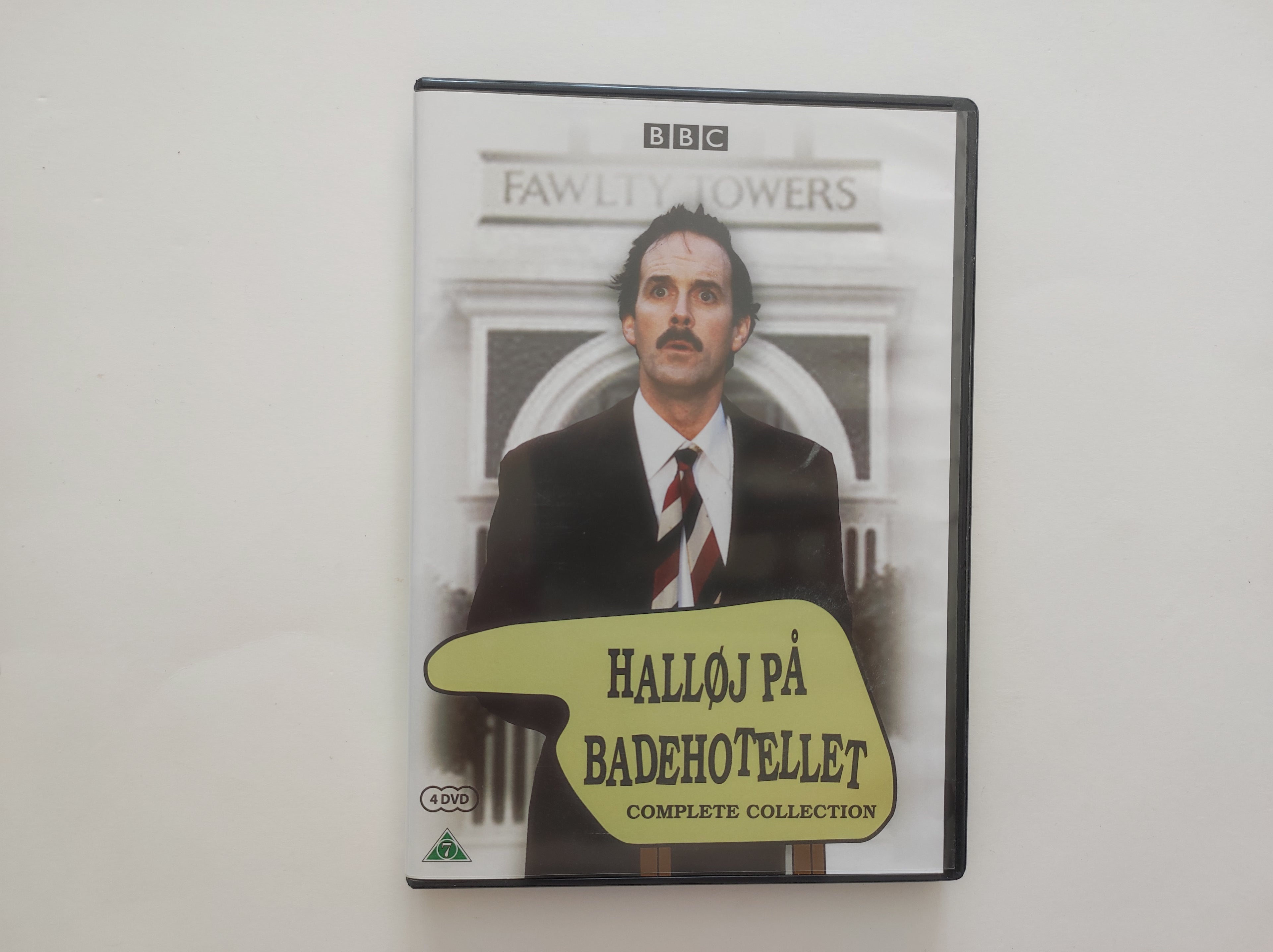 DVD - Halløj På Badehotellet
