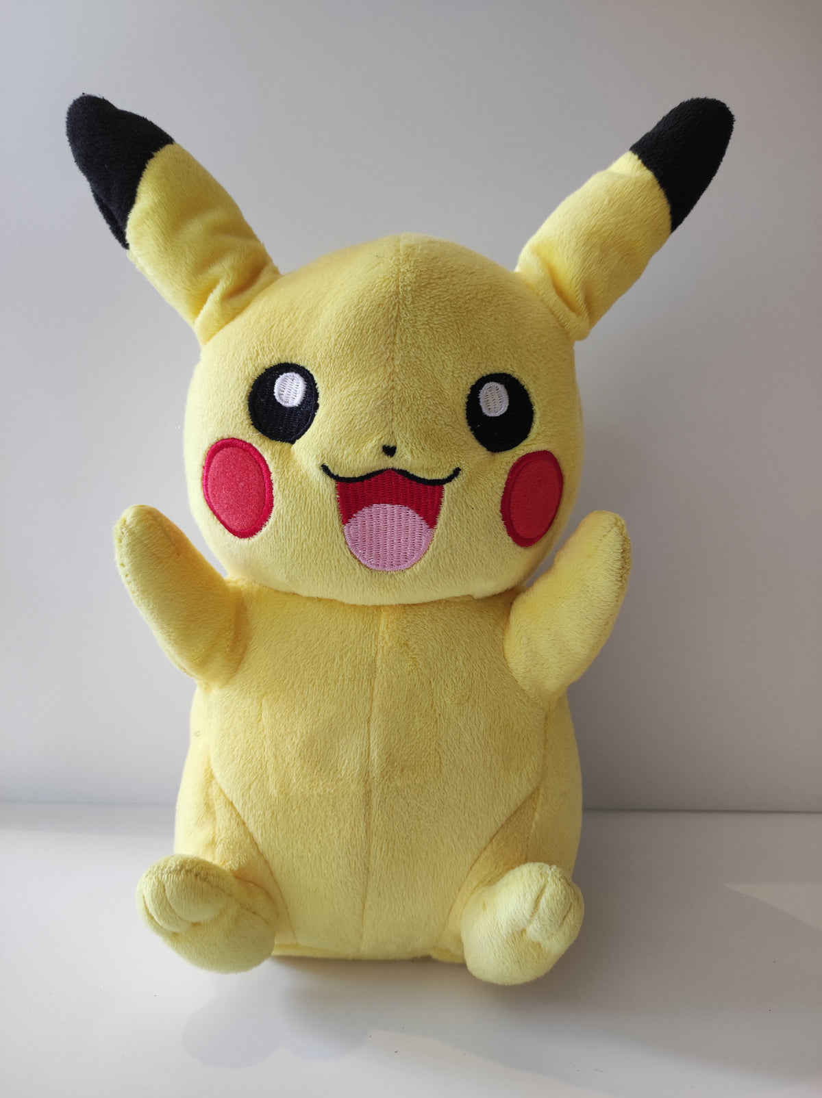 Pokémon My Friend Pikachu – TOMY Interaktiv Bamse T18984 - 28cm