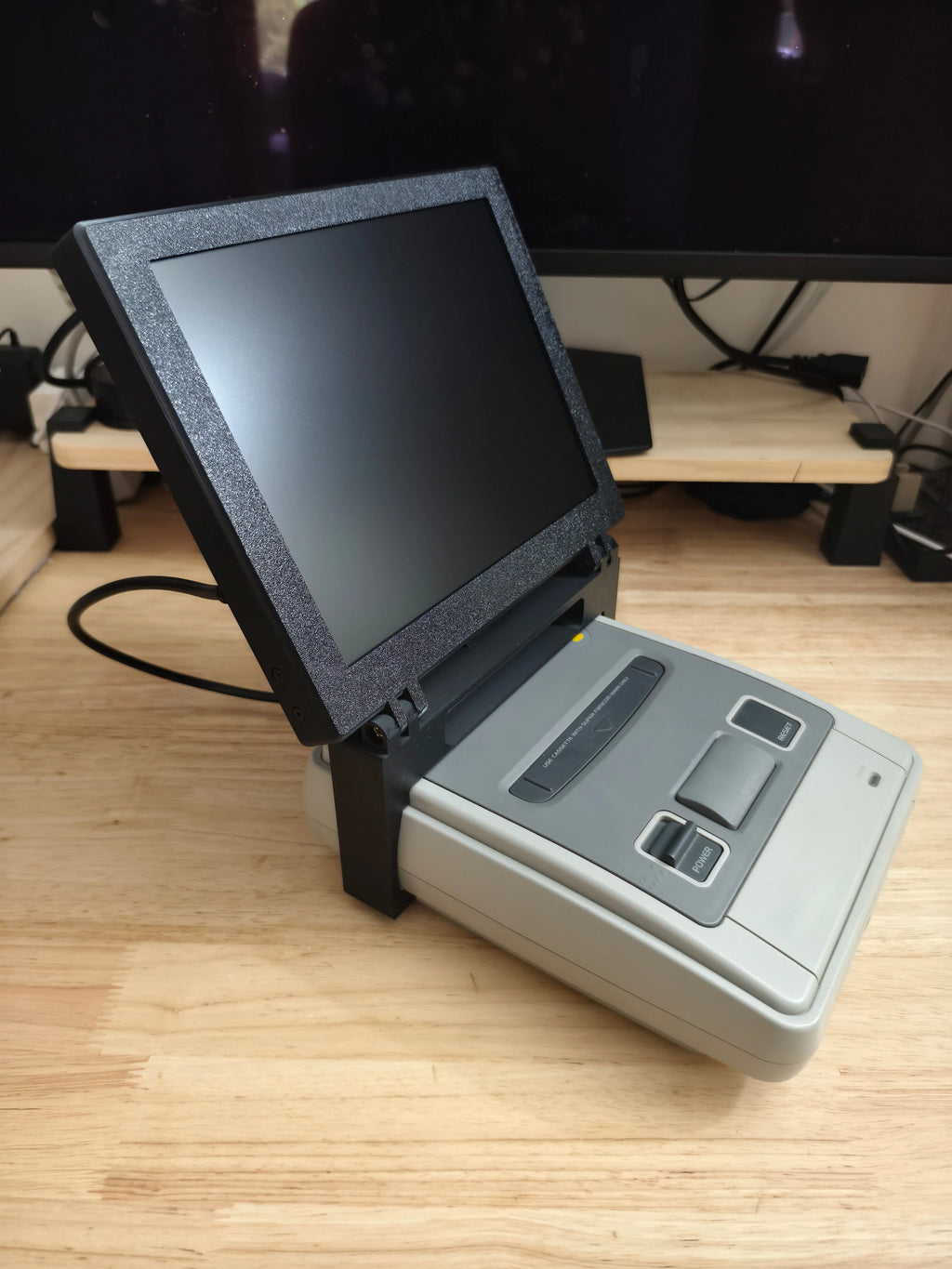 Ny: Transportabel 10,4-tommer LCD-skærm til SNES